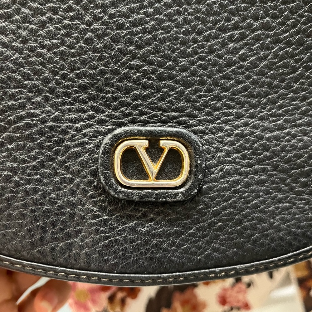 Valentino Garavani pebbled leather shoulder 
Black Leather Crossbody